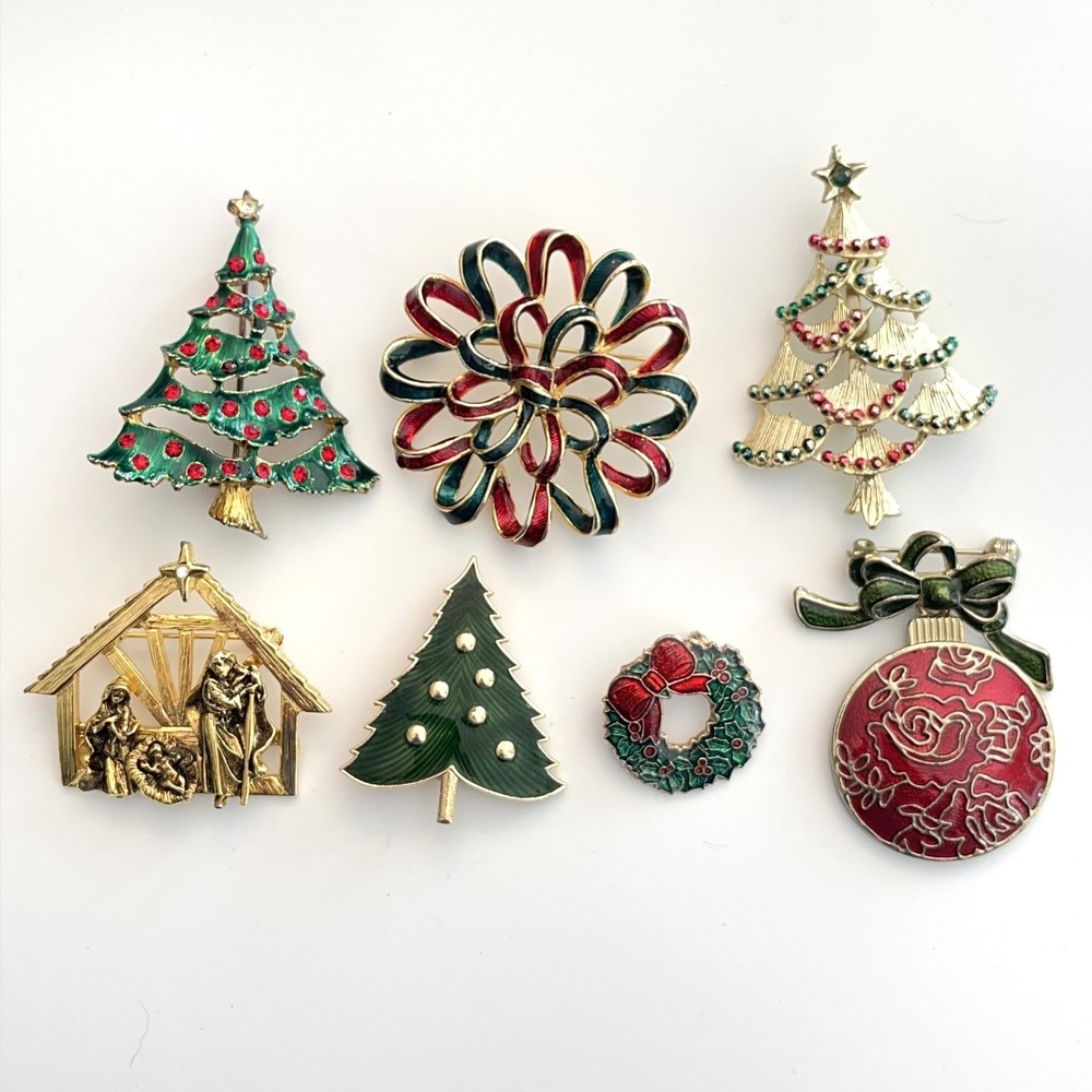 Vintage Christmas Brooch Lot Tree Wreath Nativity Ornament